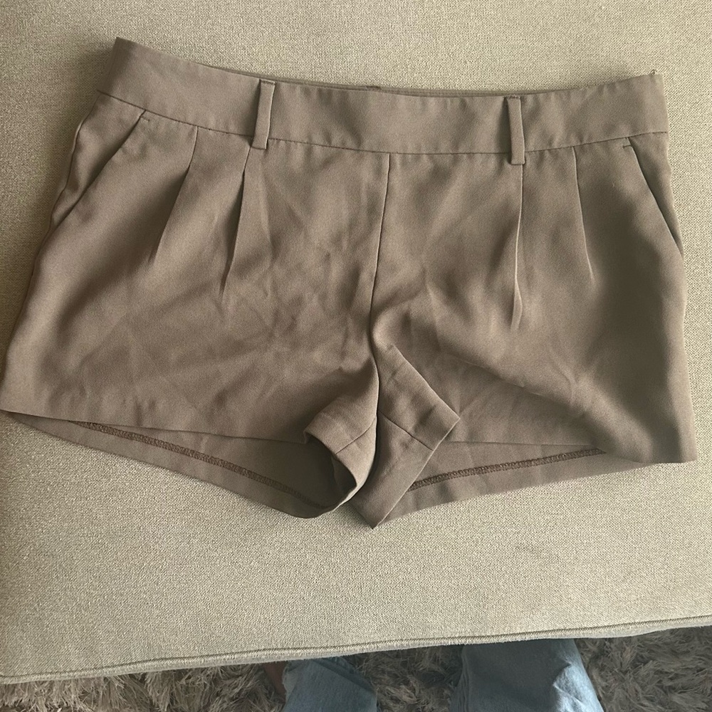 Express dark green size 8 shorts with a zipper